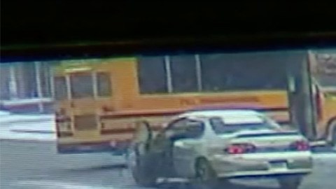 El momento en el que el autobús choca.