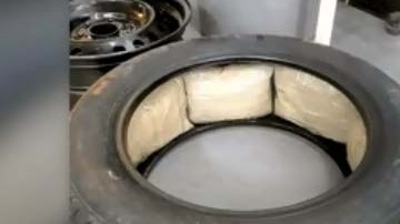 Los traficantes camuflaron la droga en llantas de autos Ford.