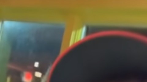 El joven acudió a un restaurante mexicano con una gorra MAGA.