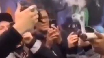 Mike Tyson fue sorprendido fumando un enorme cigarro de marihuana