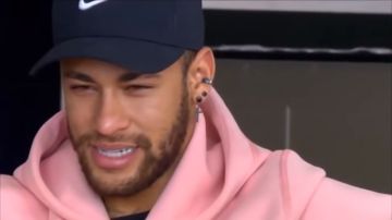 Neymar estuvo a punto de romper el llanto durante una entrevista en televisión