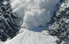 Una avalancha de nieve desata la tragedia en estación de esquí suiza.