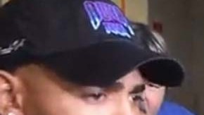 Miembros de la prensa intentan hacerle preguntas a Ozuna a su llegada al tribunal en San Juan, Puerto Rico.