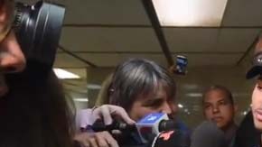 Ozuna salió sonriente del tribunal de San Juan.