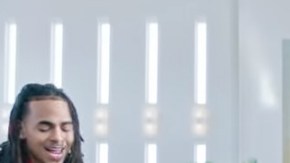 Ozuna y Romeo Santos en el video del tema “Sobredosis”.