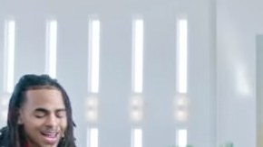 Ozuna y Romeo Santos en el video del tema “Sobredosis”.