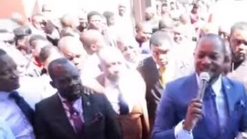 Acusan al pastor de hacerse publicidad con engaños.