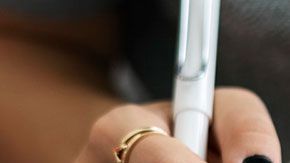 Para avanzar en tu profesión y en tu vida, podrías aceptar disminuir tu sueldo.