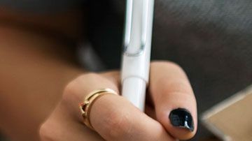 Para avanzar en tu profesión y en tu vida, podrías aceptar disminuir tu sueldo.