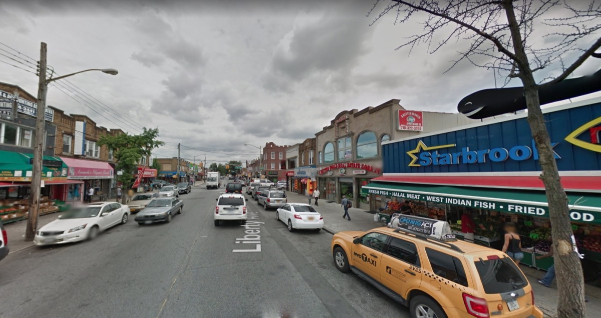 Misterio por granada hallada afuera de Chase Bank en Queens, Nueva York