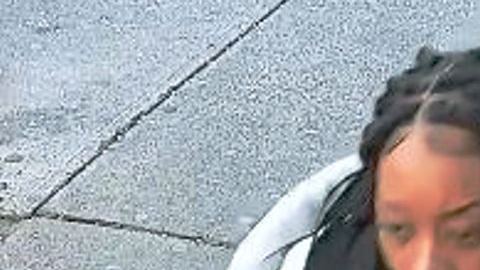 Imagen de la sospechosa divulgada por el NYPD.