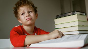 Muchos niños pueden llegar a hacer cosas inimaginables con tal de no cumplir con los deberes.