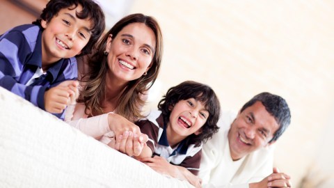 Reconoce que el legado más duradero es haber sido una persona amorosa y demostrar a tu familia lo importante que son para ti./Shutterstock