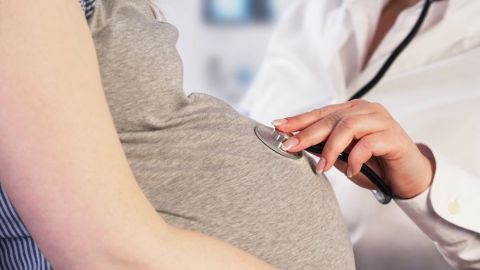La niña tiene 4 meses de gestación.
