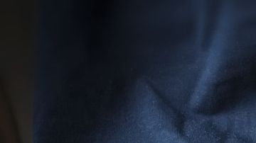 El hombre fue a defender a su novia.