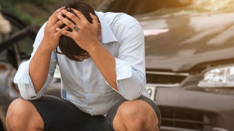 El hombre bebió de más y su pareja y amigo aprovecharon el tiempo para engañarlo.