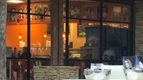 El pequeño Brenton tuvo la iniciativa de vender chocolate.