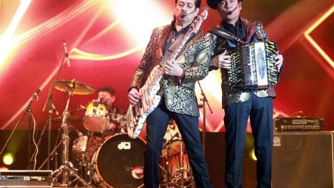 Los Tigres del Norte, cantan narcocorridos