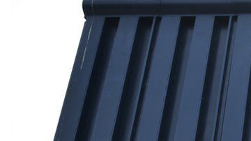 Donald Trump inspecciona un prototipo del muro fronterizo.