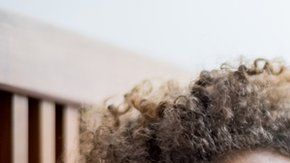 Mucha gente espera el fin de semana para compensar esa falta de sueño durmiendo más de lo habitual.