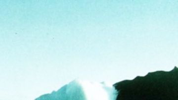 Stephen Warren sospechaba que óxidos de hierro en el hielo le daban un tono verde.