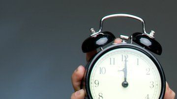 Con el horario de invierno hay que atrasar el reloj una hora.