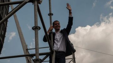 Guaidió saluda a simpatizantes en Caracas en marzo 2019
