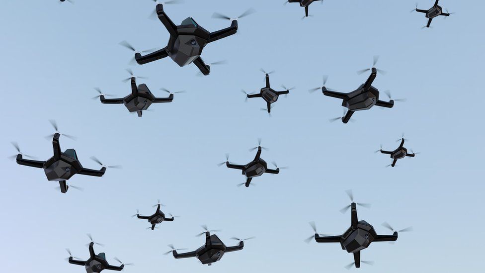Enjambre sde drones podrían coordinarse autónomamente.