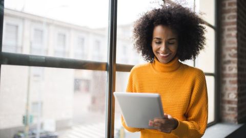 Las mujeres tienen más probabilidades si se atreven a presentarse.