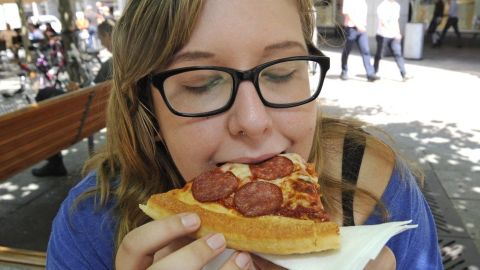 Nuestra respuesta a la comida varía según las horas.