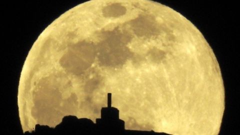 El equinoccio de primavera coincidió con la última superluna llena del año.