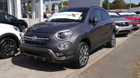 2015_Fiat_500X_Cross_Plus_1.4T_AWD_wagon_(23704621101)