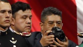 Andrés Manuel López Obrador, presidente de México con su antecesor. Enrique Peña Nieto.