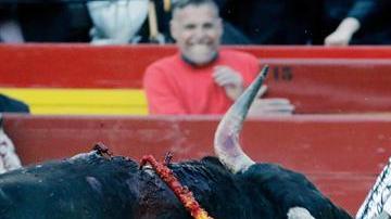 Enrique Ponce fue cornado durante la Feria de Fallas en Valencia