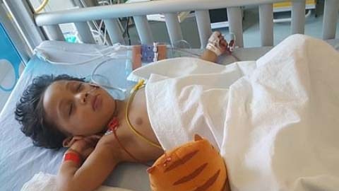 El menor fue hospitalizado de emergencia.