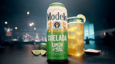 Olvídate de comprar limones y conseguir sal, pues esta chelada ya está lista para destaparse y beberse