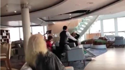 Veinte de los evacuados tuvieron que ser hospitalizados con fracturas y cortadas.