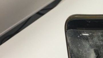 Así quedó el teléfono con la flecha atravesada.