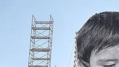 La instalación de JR en la frontera fue compartida por muchos en las redes sociales.