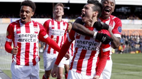 El 'Chucky' Lozano marca para el triunfo del PSV ante el Venlo.