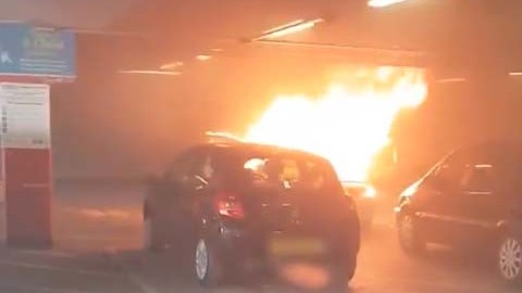 El auto quedó destrozado.