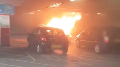 El auto quedó destrozado.