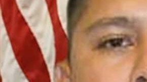 El exagente fronterizo fue condenado a un año de libertad condicional .