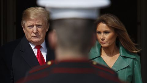 Trump olvidó por completo la presencia de Melania