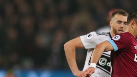 "Chicharito" Hernández provocó un penal en el triunfo del West Ham frente al Newcastle