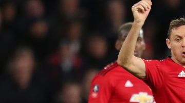 Raúl Jiménez colaboró en el triunfo 2-1 de Wolverhampton sobre Manchester United en la FA Cup