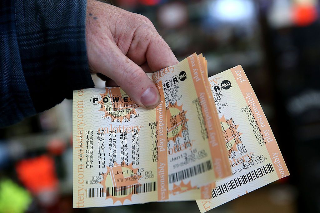 El premio de la lotería Powerball crece a 448 millones