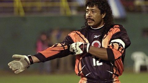 El exportero colombiano René Higuita sorpendió al mundo por visitar en la cárcel a Pablo Escobar