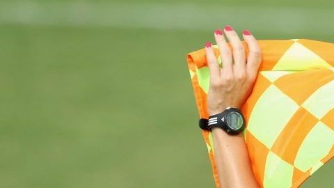 El machismo en el fútbol italiano volvió a manifestarse en voz de un comunicador, ahora contra una juez de línea.