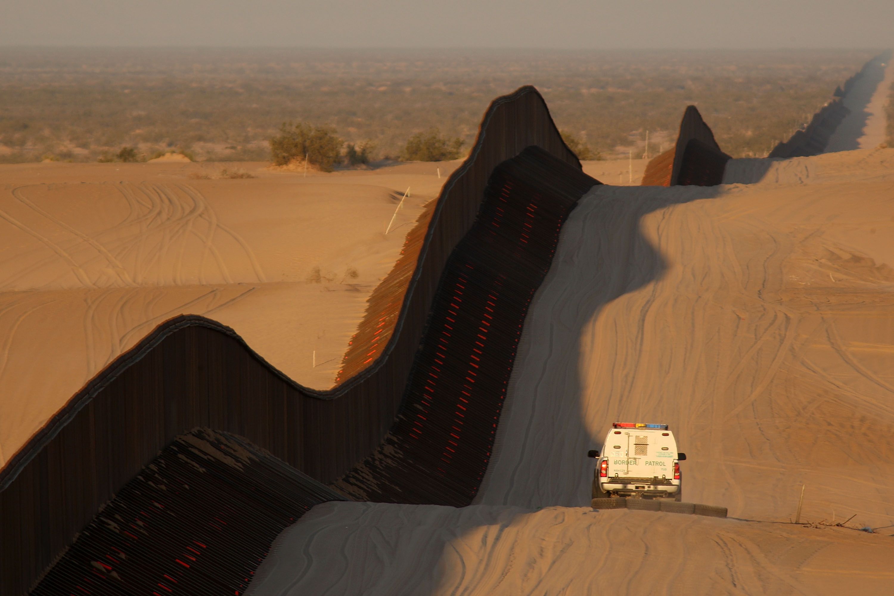 Mexico border. Граница Мексики и США. Государственная граница между США И Мексикой. Аризона граница с Мексикой. Американо Мексиканская граница.